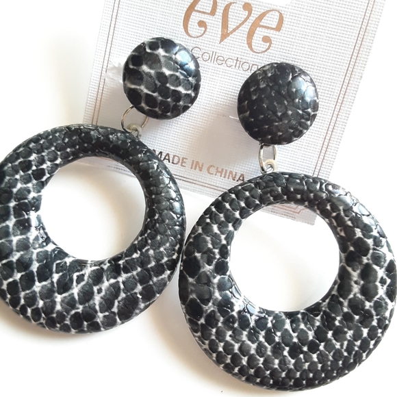 Eve Collection Black Snake Skin Earrings - Picture 5 of 5